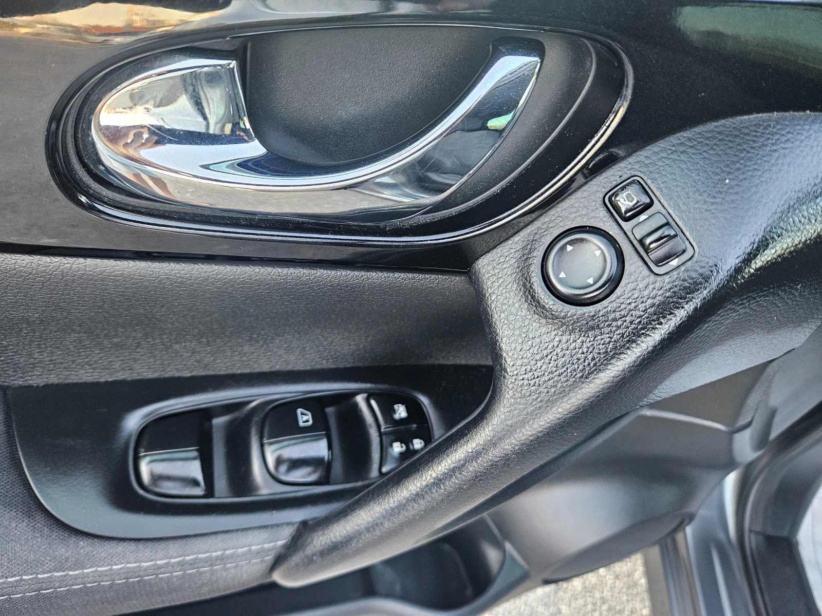 Nissan Qashqai 1.6DCI-PURE DRIVE ПЕРФЕКТЕН, снимка 10 - Автомобили и джипове - 55526247