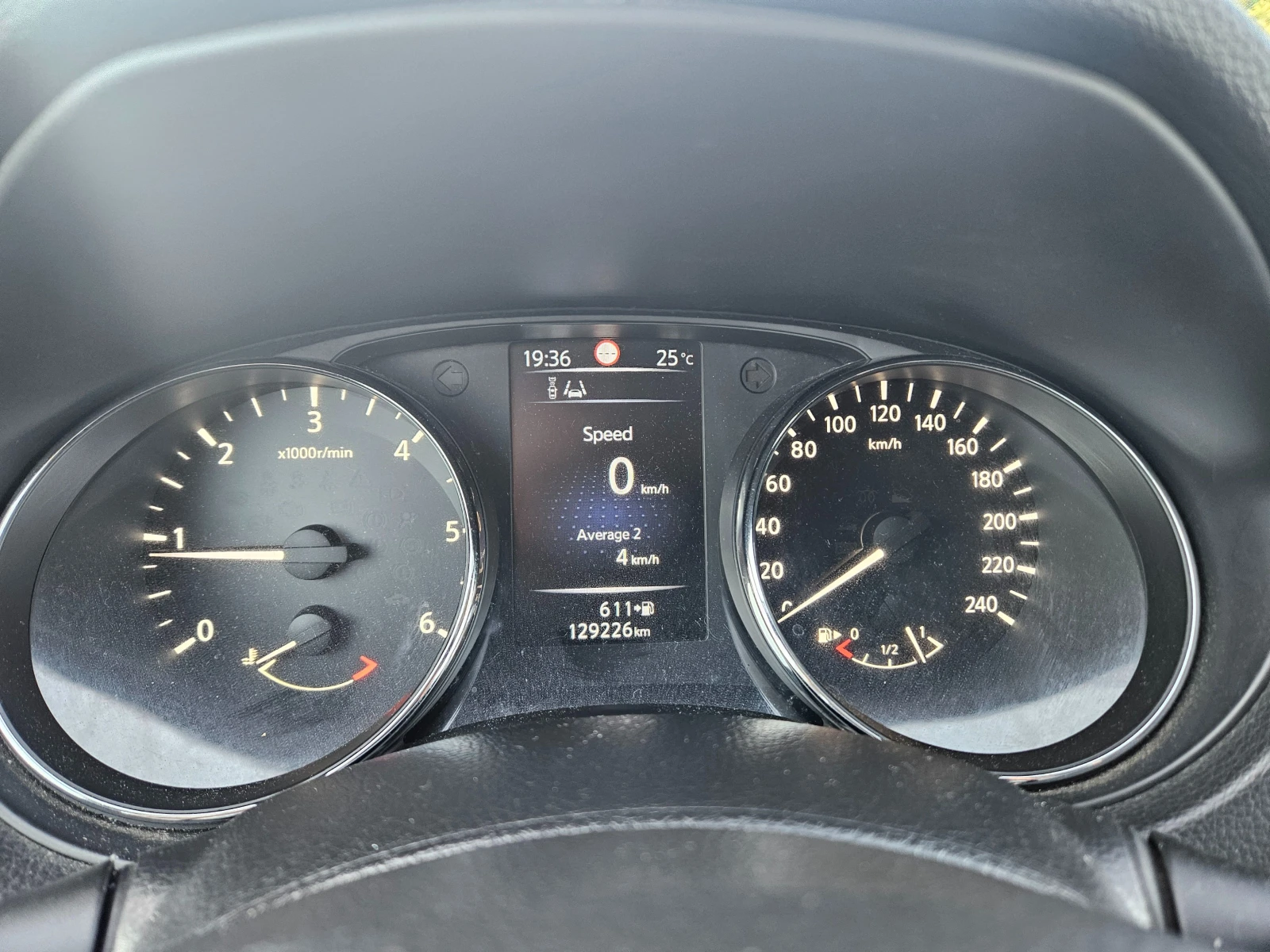Nissan Qashqai 1.6DCI-PURE DRIVE ПЕРФЕКТЕН, снимка 8 - Автомобили и джипове - 55526247