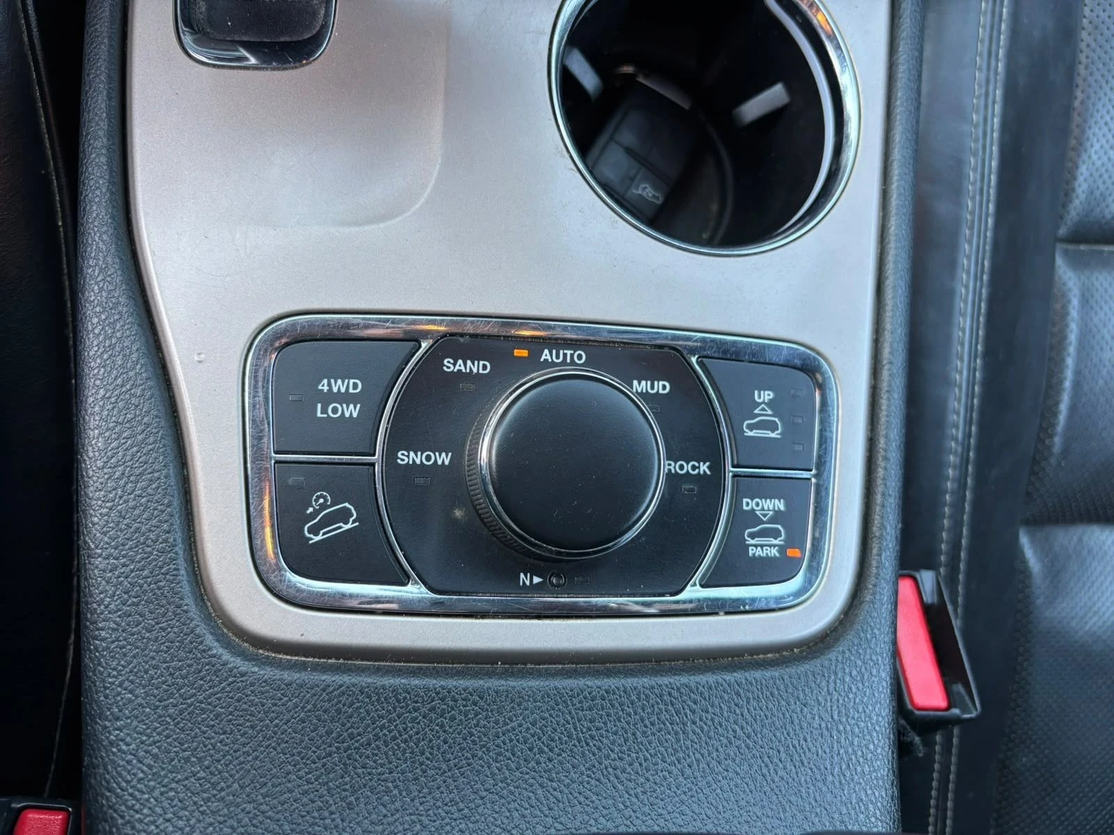 Jeep Grand cherokee 3.0 CRDI Overland, снимка 13 - Автомобили и джипове - 55565953
