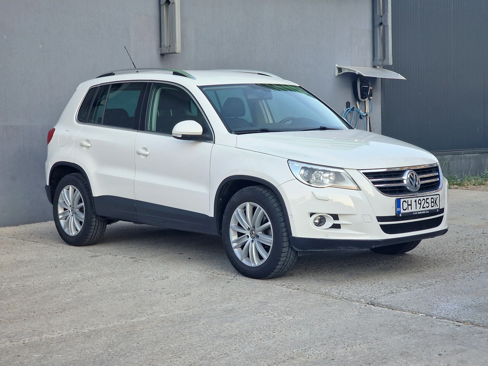 VW Tiguan 1.4 TCi 4MOTION, снимка 2 - Автомобили и джипове - 55625339