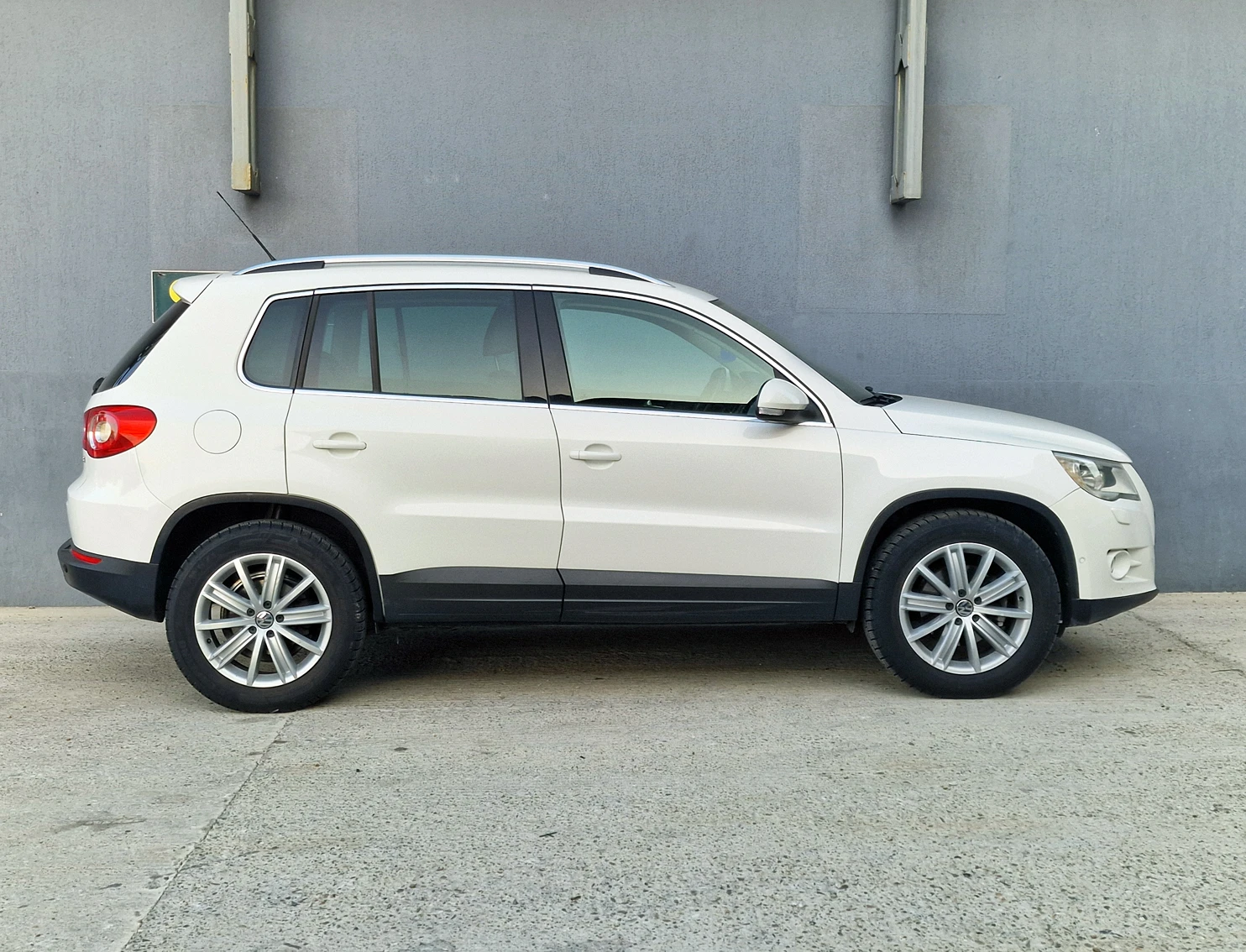 VW Tiguan 1.4 TCi 4MOTION, снимка 9 - Автомобили и джипове - 55625339