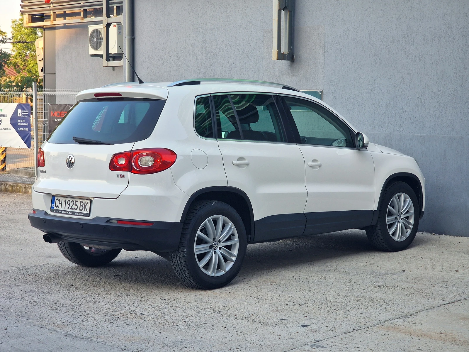 VW Tiguan 1.4 TCi 4MOTION, снимка 8 - Автомобили и джипове - 55625339