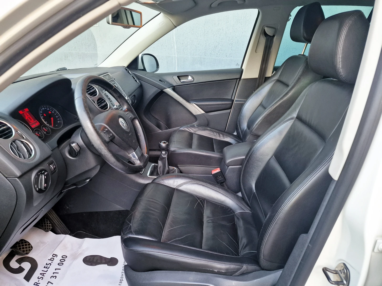 VW Tiguan 1.4 TCi 4MOTION, снимка 12 - Автомобили и джипове - 55625339
