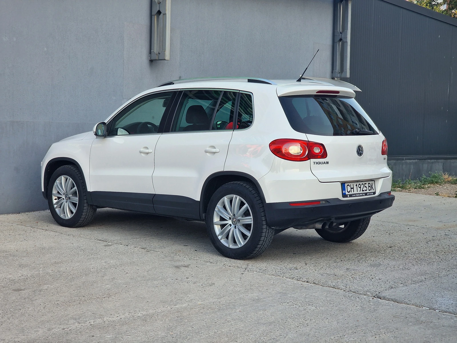 VW Tiguan 1.4 TCi 4MOTION, снимка 6 - Автомобили и джипове - 55625339