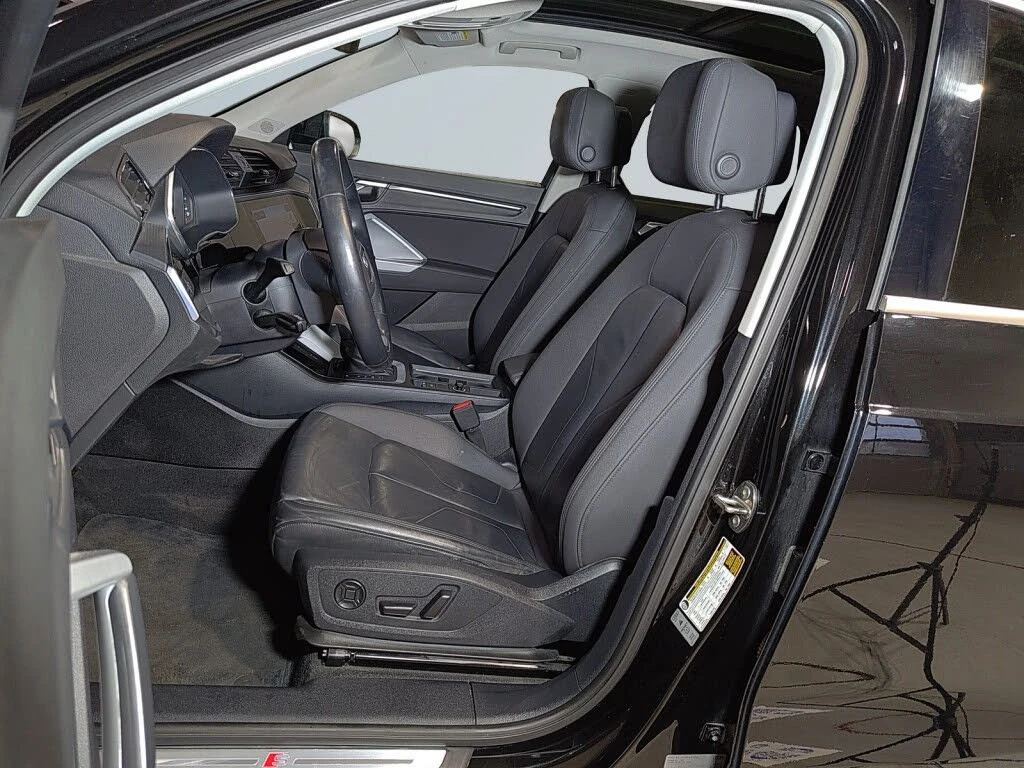Audi Q3 * TECHNIK * PANO * Автокредит * (Цена до България), снимка 8 - Автомобили и джипове - 55626319