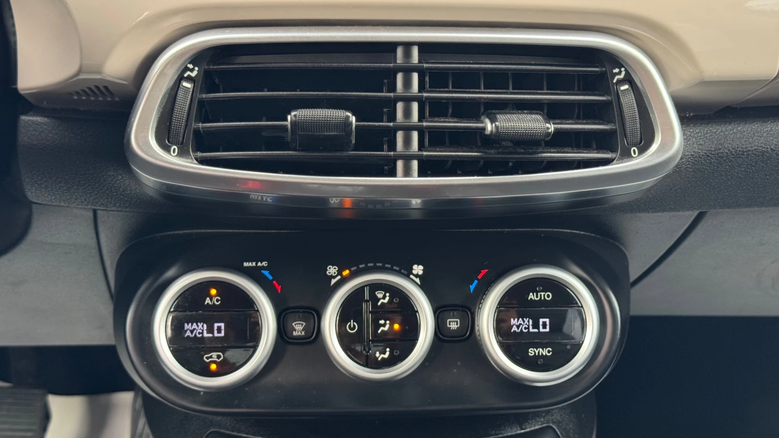 Fiat 500X 1.6 m-jet DISTRONIC FULL TOP, снимка 15 - Автомобили и джипове - 55801402