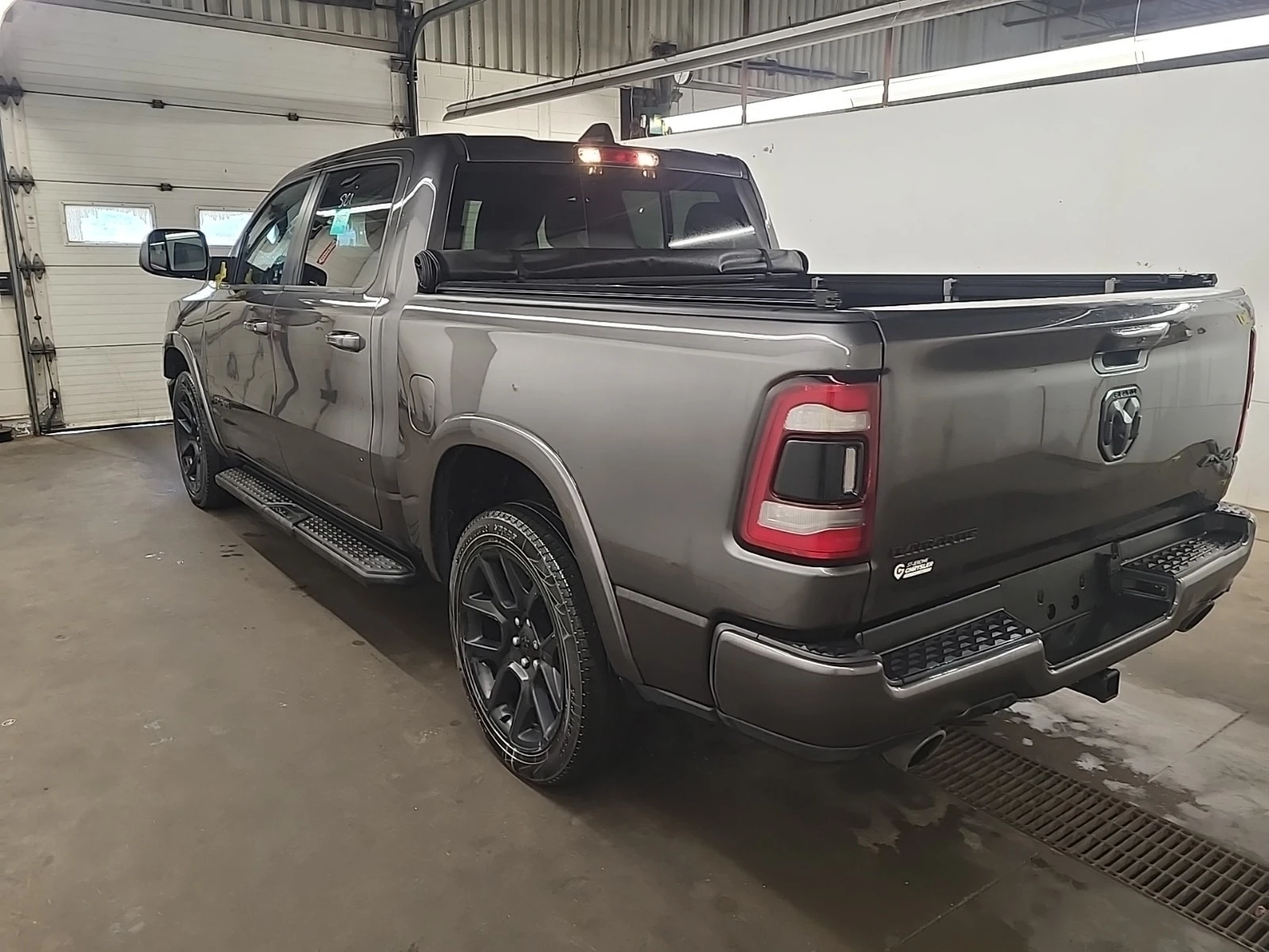 Dodge RAM 1500 5, 7 LARAMIE CREW CAB SHORT BED , снимка 4 - Автомобили и джипове - 55815715