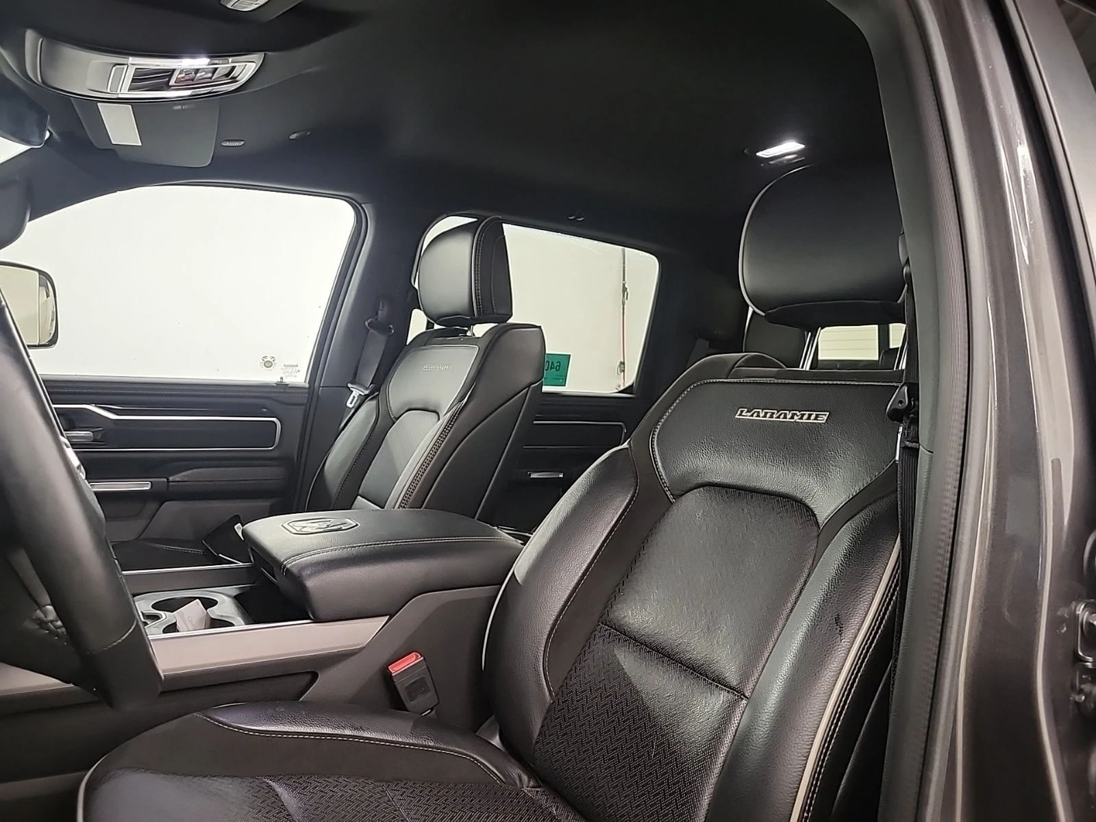 Dodge RAM 1500 5, 7 LARAMIE CREW CAB SHORT BED , снимка 10 - Автомобили и джипове - 55815715