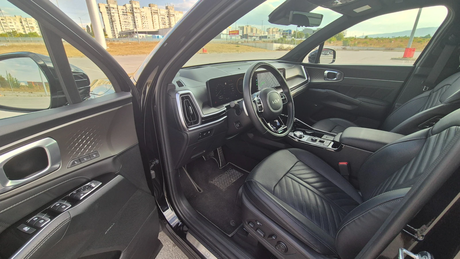 Kia Sorento SIGNATURE: Масаж, 6 места, HUD, 360 cam, Обдухване, снимка 13 - Автомобили и джипове - 56181063
