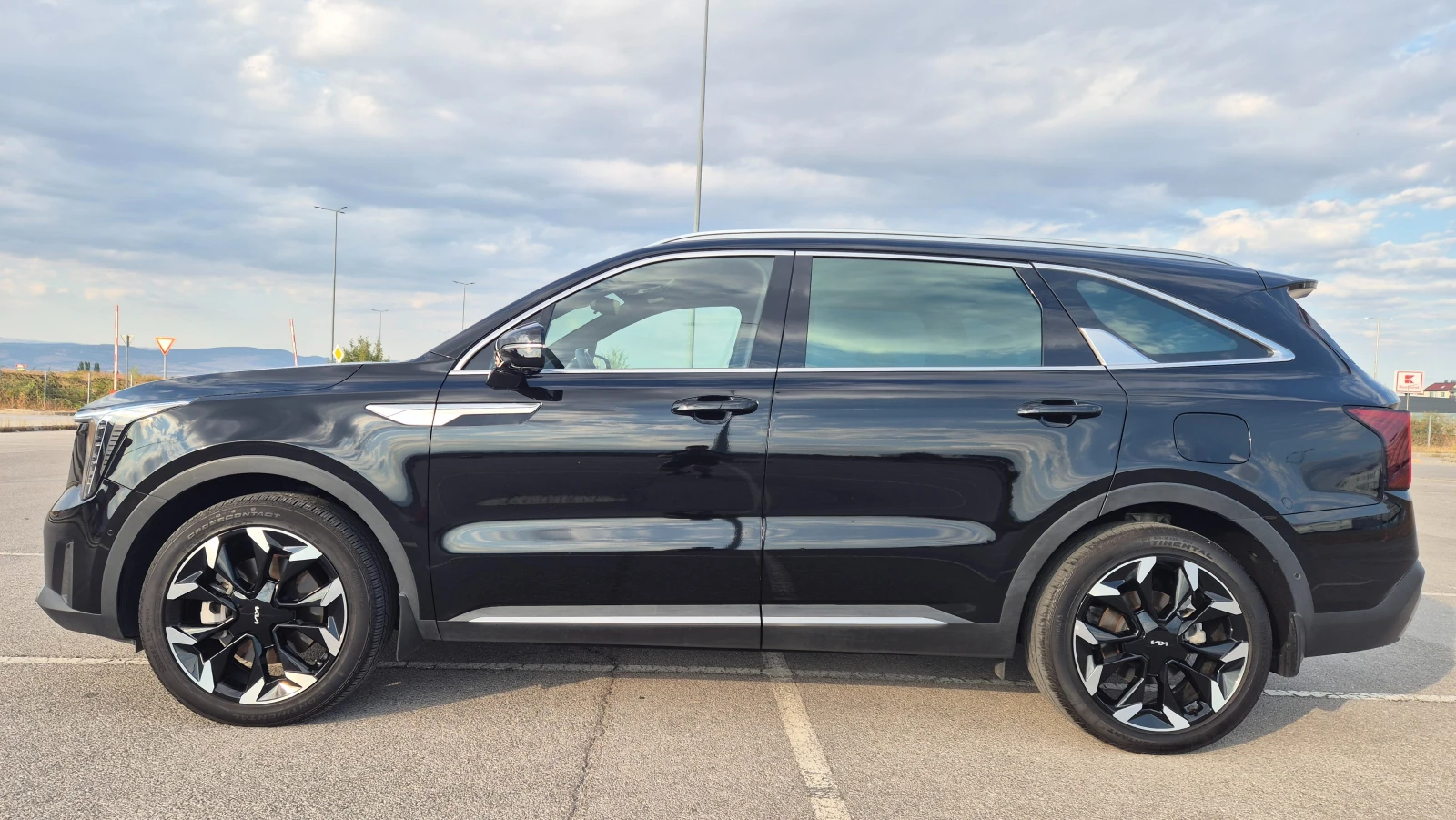 Kia Sorento SIGNATURE: Масаж, 6 места, HUD, 360 cam, Обдухване, снимка 3 - Автомобили и джипове - 56181063