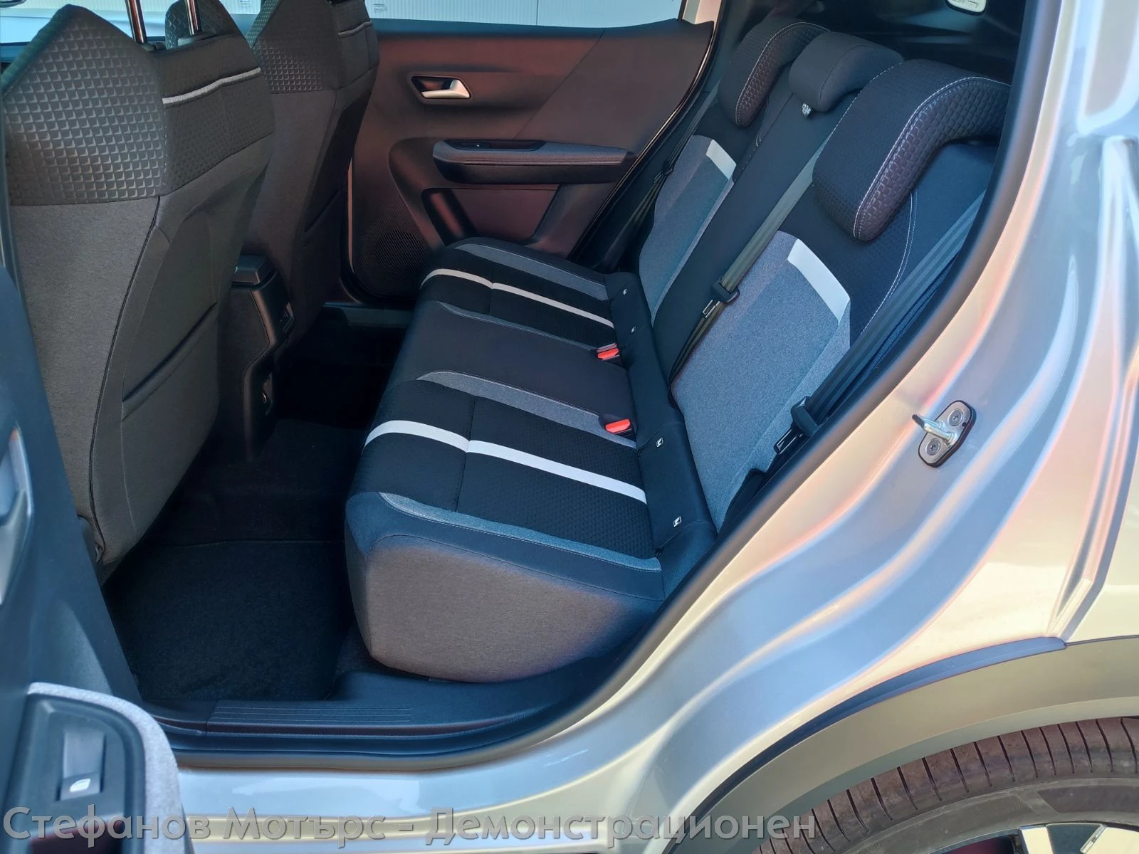 Opel Frontera Ultimate 48V Hybrid 107kW/145Hp АТ6, снимка 13 - Автомобили и джипове - 56205384