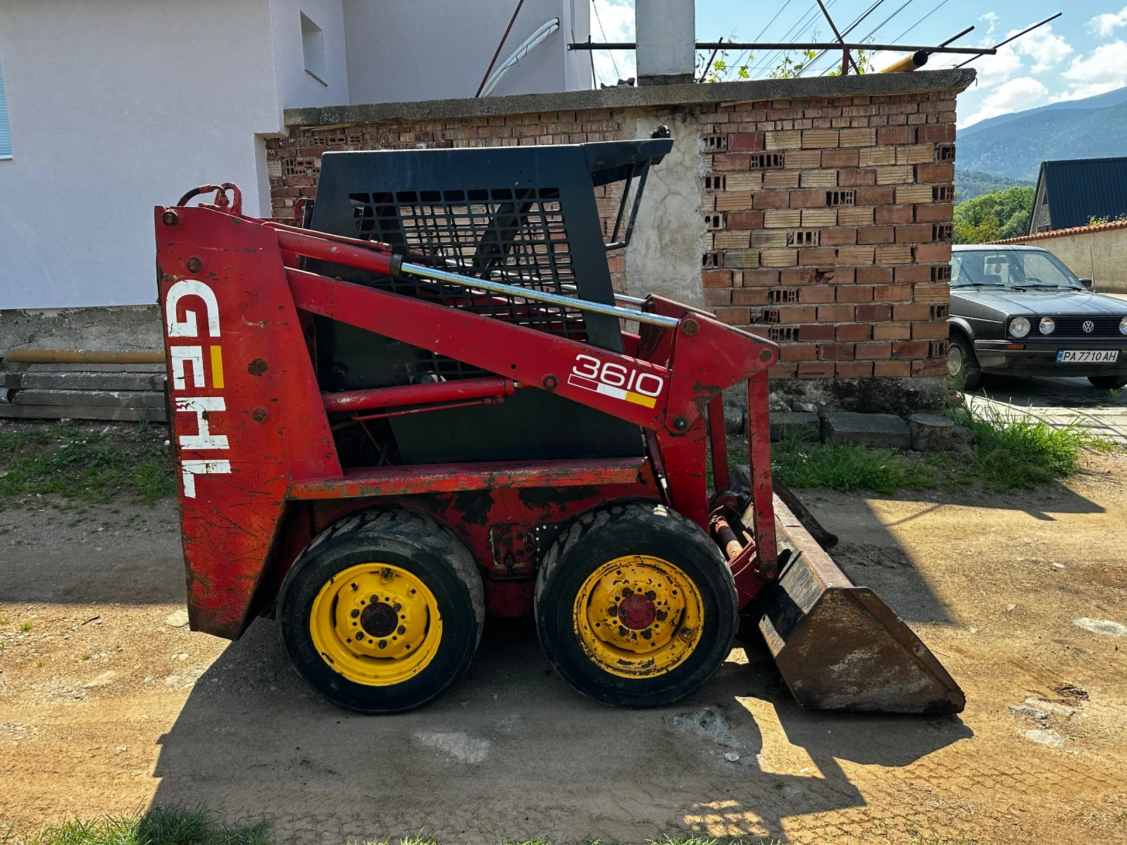Мини челни товарачи GEHL 3610 - изображение 3