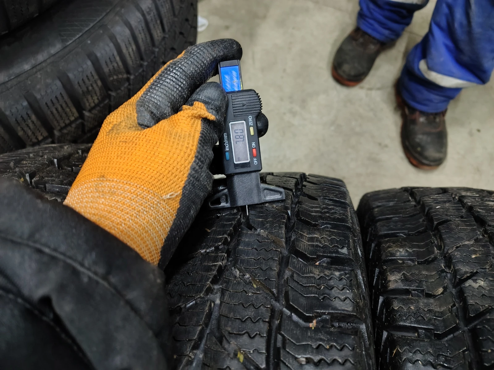 Гуми Зимни 185/75R16, снимка 5 - Гуми и джанти - 55835668
