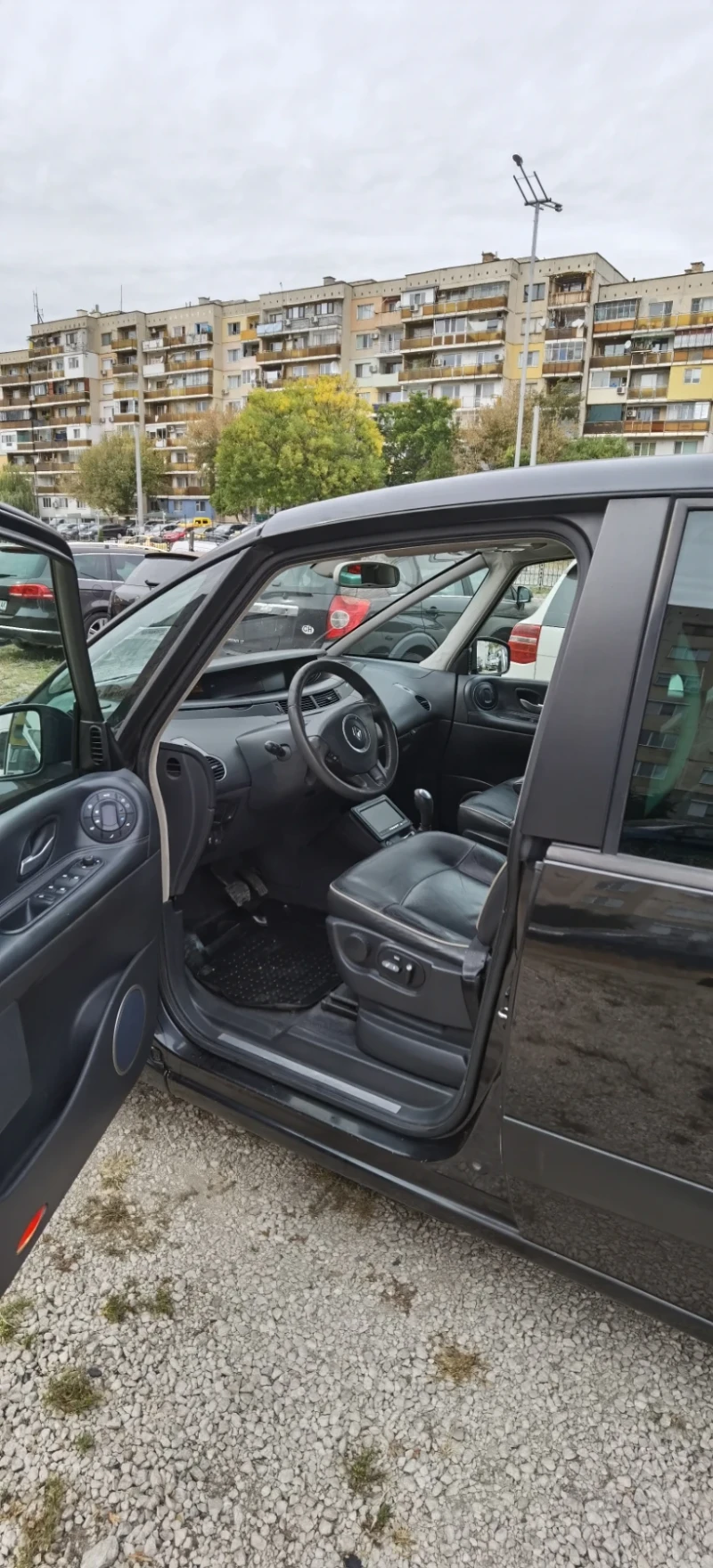 Renault Espace 2.0 DCI 173кс НАВИ, снимка 4 - Автомобили и джипове - 49104119