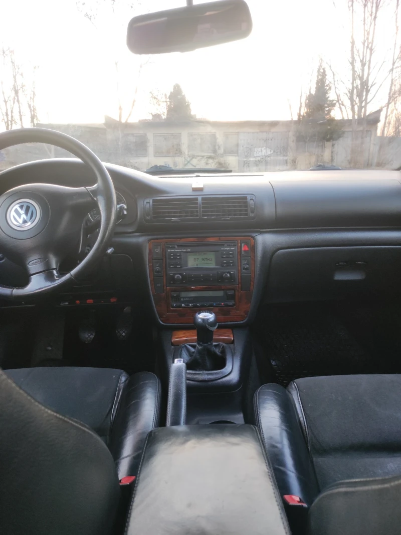 VW Passat 1.9 TDI, снимка 8 - Автомобили и джипове - 49119035