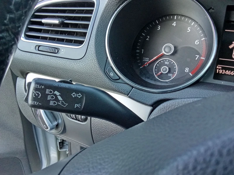 VW Golf 1.6i-ГАЗ-HIGH LINE, снимка 16 - Автомобили и джипове - 53113154