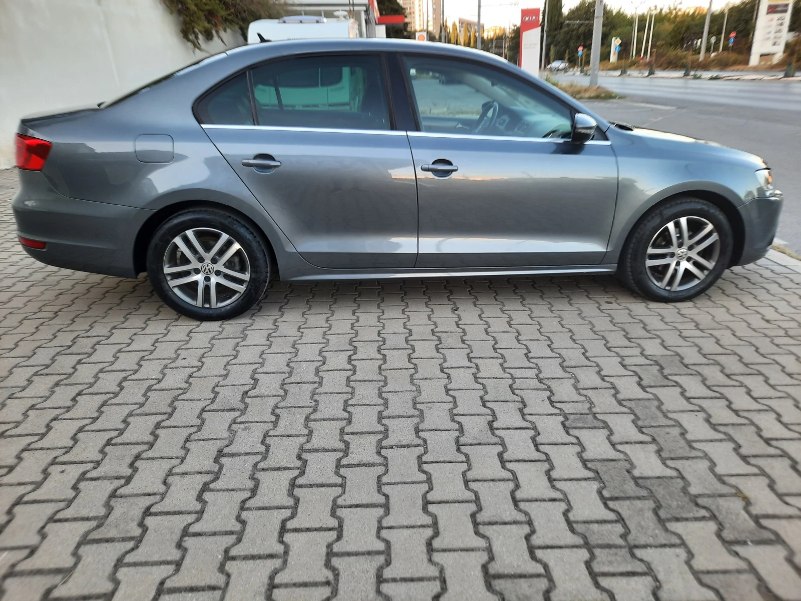 VW Jetta  Highline-FULL - изображение 4