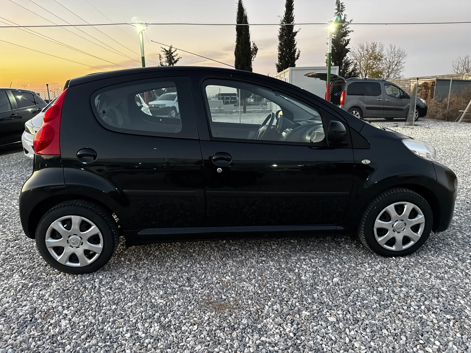 Peugeot 107 1.0 - изображение 6