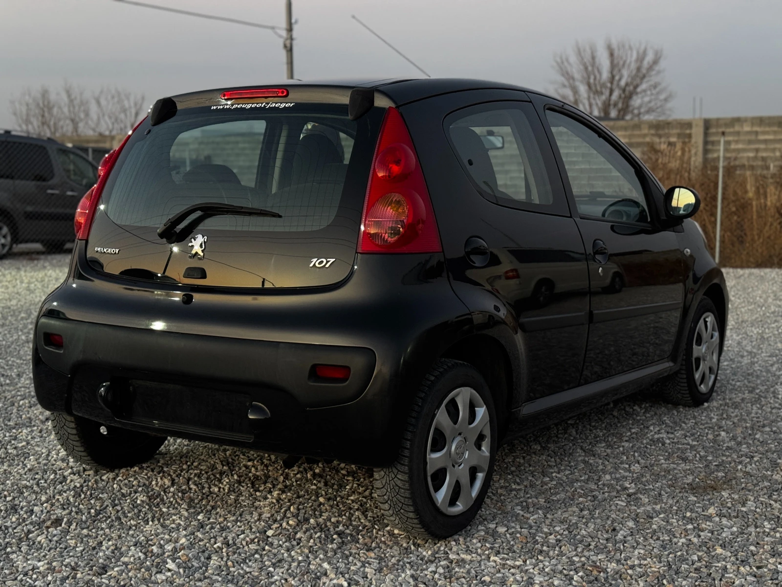 Peugeot 107 1.0 - изображение 5