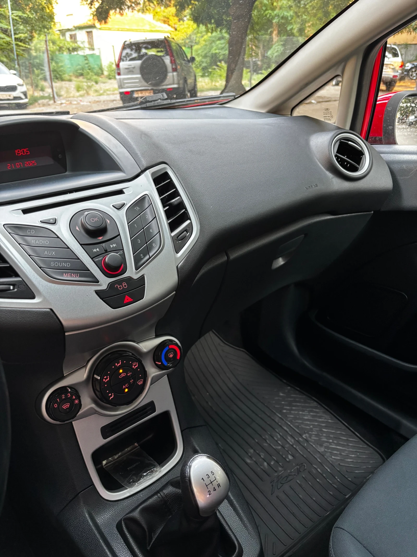 Ford Fiesta  - изображение 6