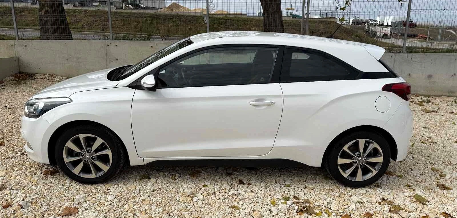 Hyundai I20 Comfort   1.3   84 к.с.   Ръчна   2017 г., снимка 12 - Автомобили и джипове - 53644926