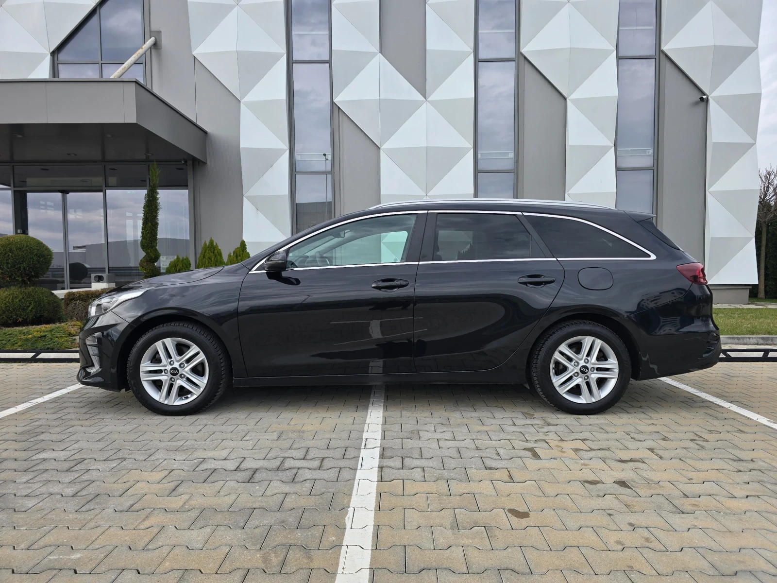 Kia Ceed 1.6CRDI Mild hybrid.Distronic.Keyless - изображение 6