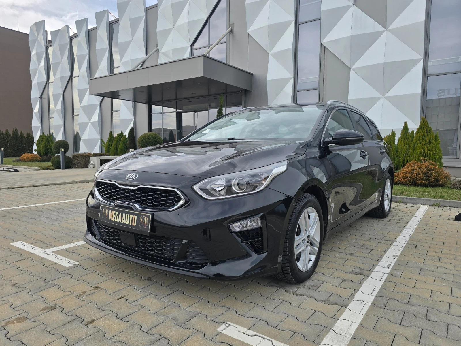 Kia Ceed 1.6CRDI Mild hybrid.Distronic.Keyless | Mobile.bg � ����������� 1