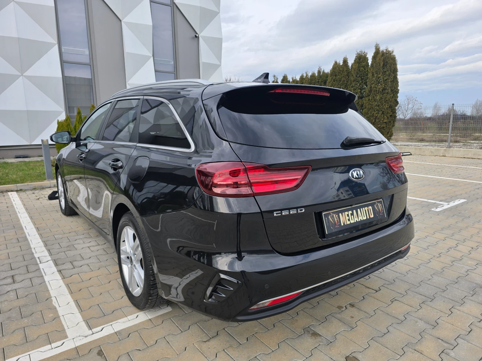 Kia Ceed 1.6CRDI Mild hybrid.Distronic.Keyless - изображение 7