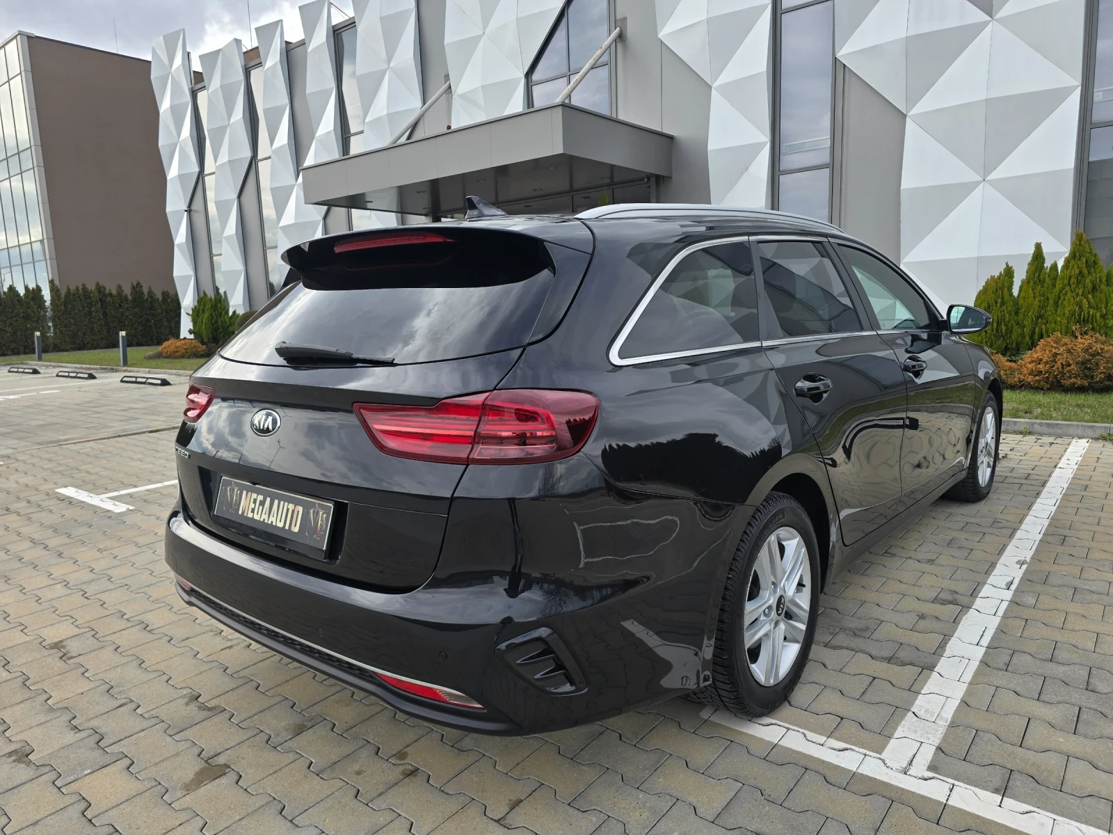 Kia Ceed 1.6CRDI Mild hybrid.Distronic.Keyless - изображение 5