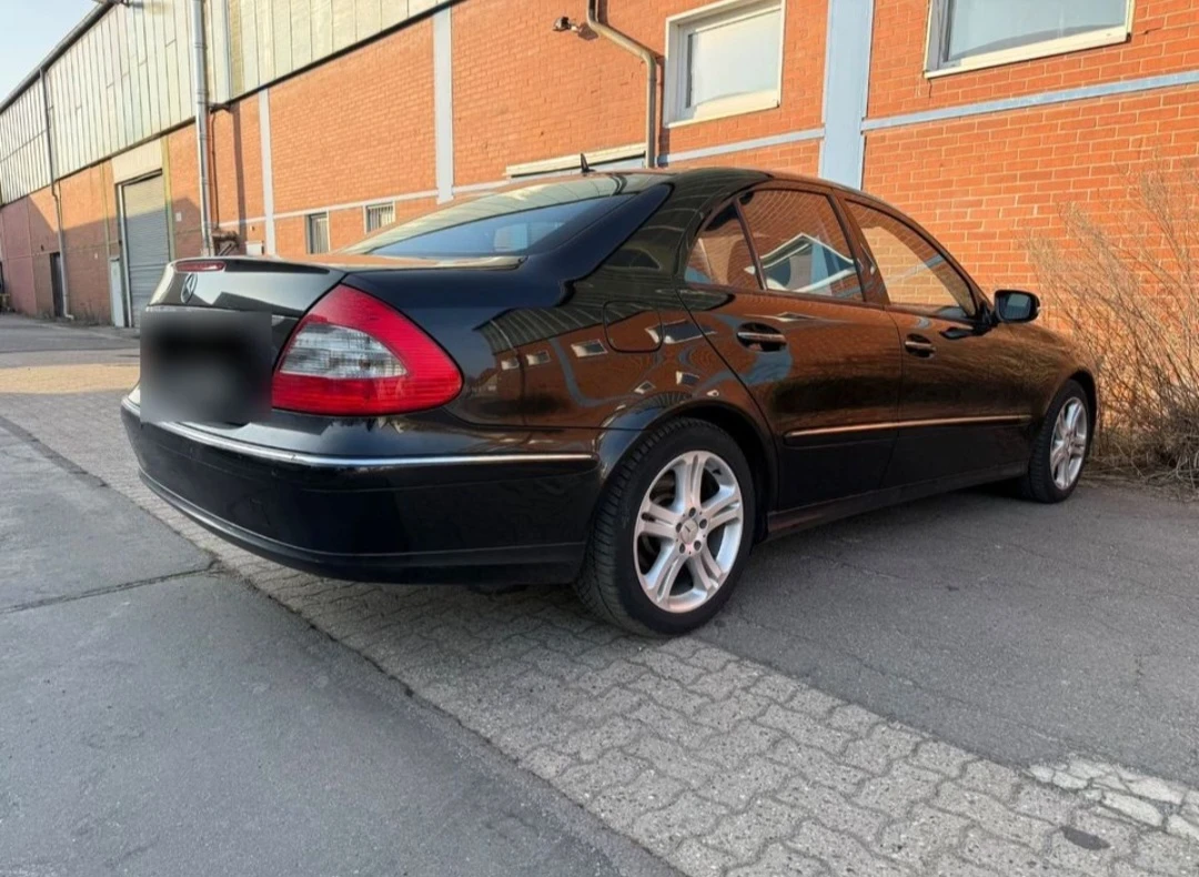Mercedes-Benz E 320 4 matic Въздушно окачеане фул екстри, снимка 3 - Автомобили и джипове - 53842424