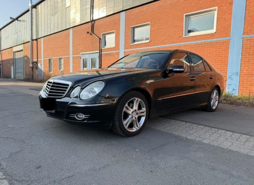 Mercedes-Benz E 320 4 matic Въздушно окачеане фул екстри, снимка 2 - Автомобили и джипове - 53842424