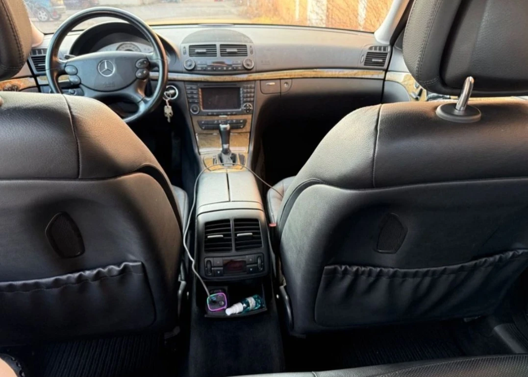 Mercedes-Benz E 320 4 matic Въздушно окачеане фул екстри, снимка 9 - Автомобили и джипове - 53842424