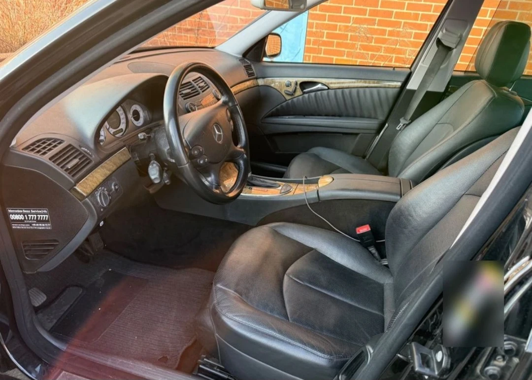 Mercedes-Benz E 320 4 matic Въздушно окачеане фул екстри, снимка 5 - Автомобили и джипове - 53842424
