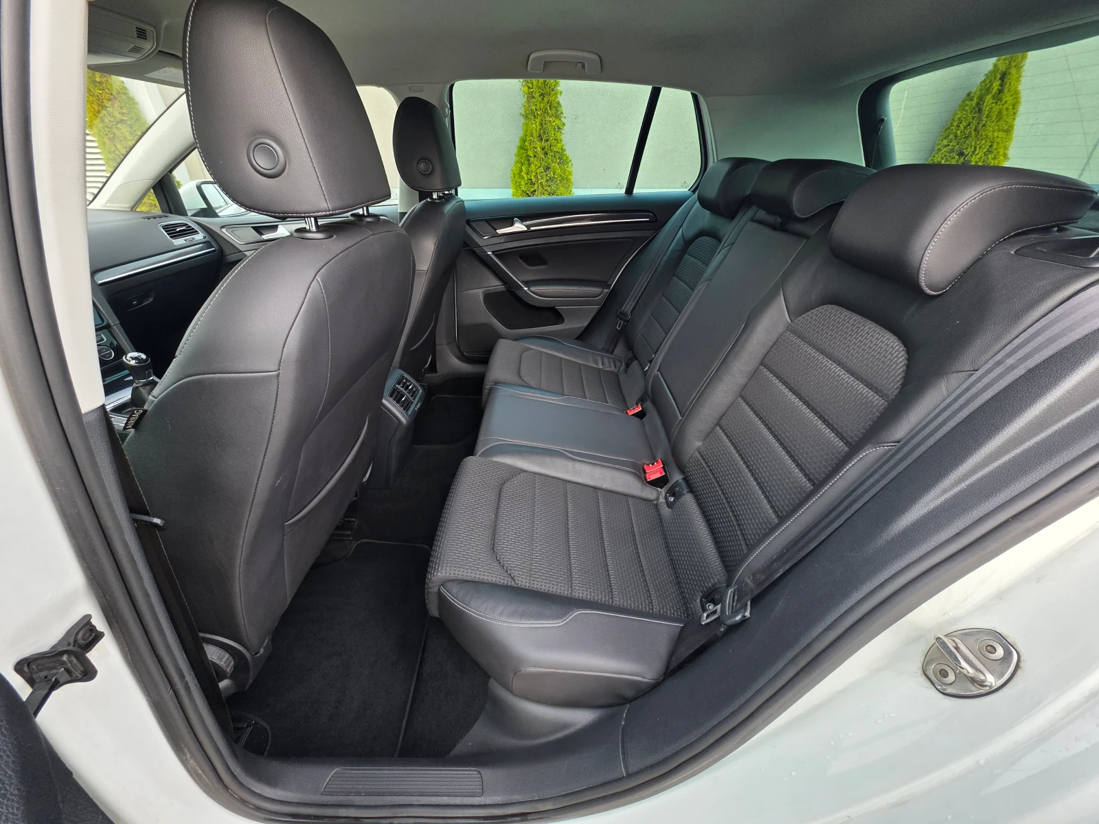 VW Golf VII-2.0 TDI-150 hp-4MOTION, снимка 14 - Автомобили и джипове - 54036154