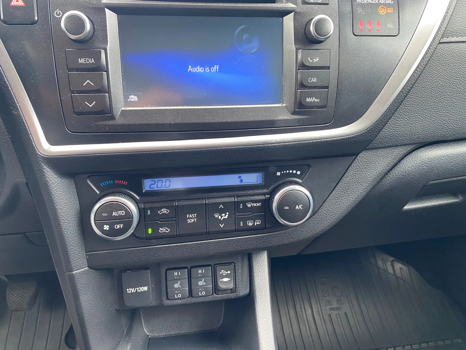 Toyota Auris 2.0D-4D MT, снимка 16 - Автомобили и джипове - 54563507