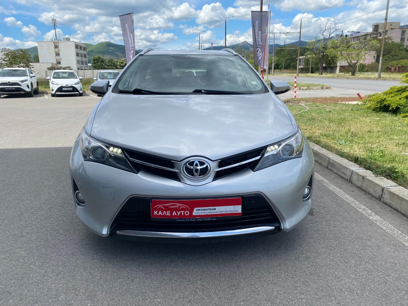 Toyota Auris 2.0D-4D MT, снимка 2 - Автомобили и джипове - 54563507