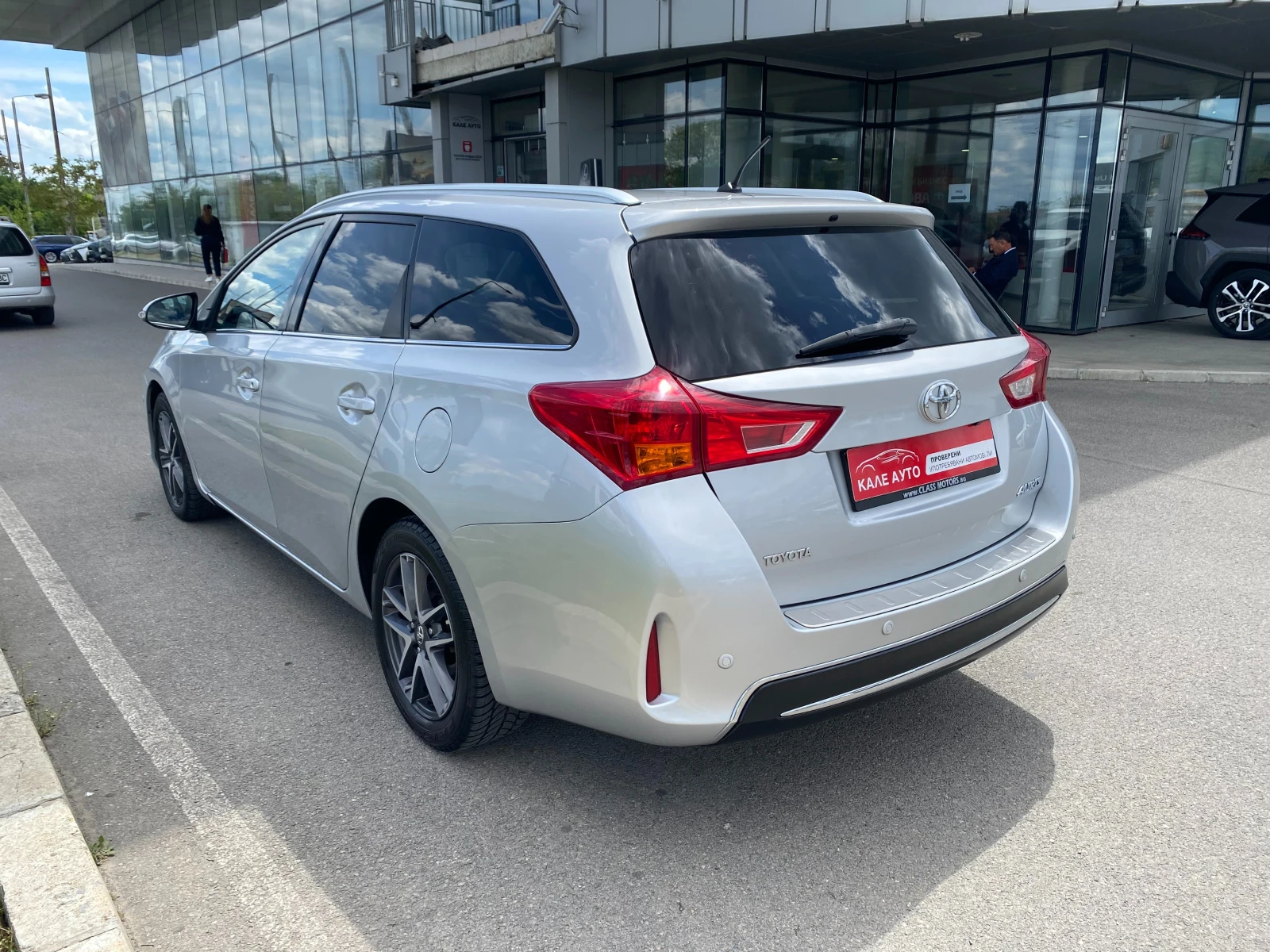 Toyota Auris 2.0D-4D MT, снимка 6 - Автомобили и джипове - 54563507