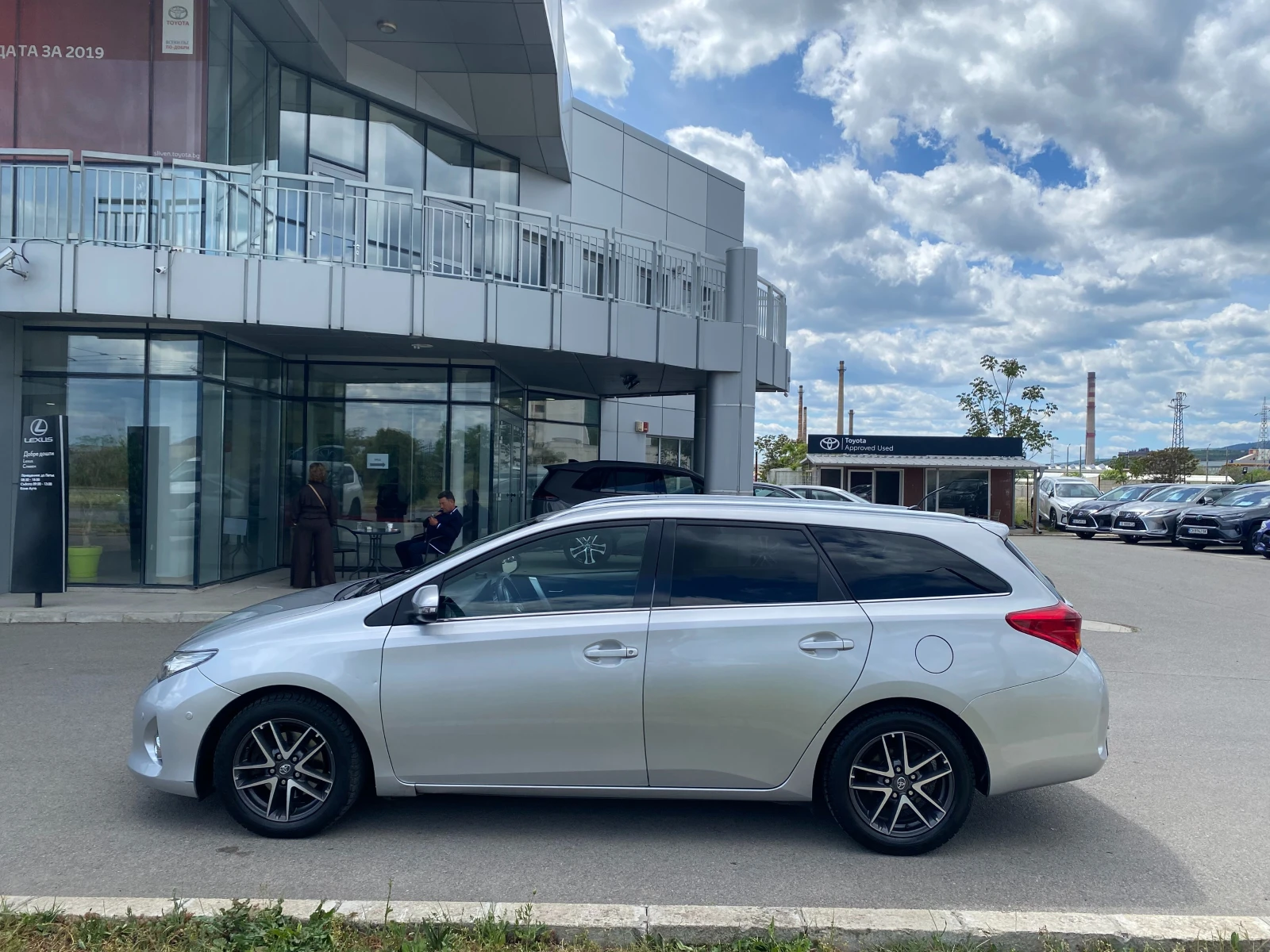 Toyota Auris 2.0D-4D MT, снимка 7 - Автомобили и джипове - 54563507