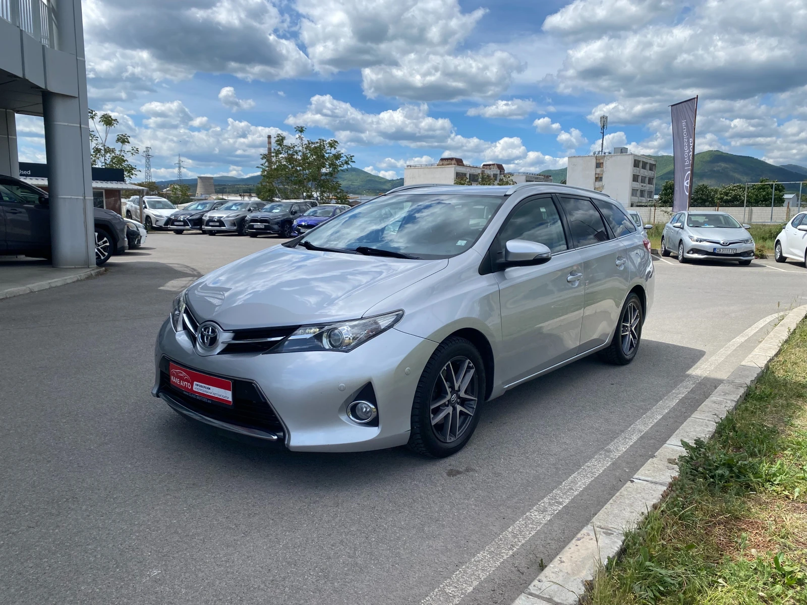 Toyota Auris 2.0D-4D MT, снимка 3 - Автомобили и джипове - 54563507