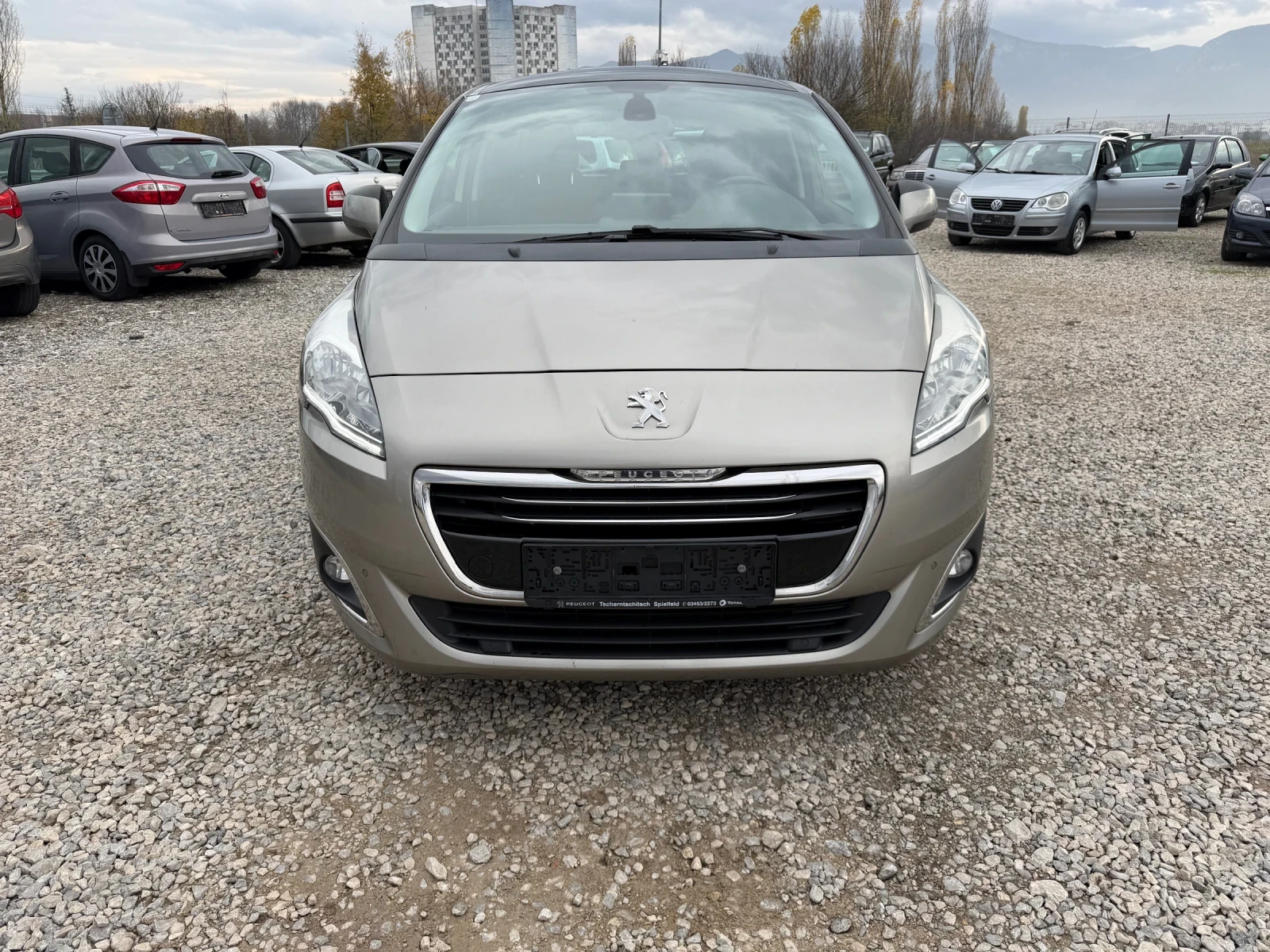 Peugeot 5008 1.6HDI-115PS-АВТОМАТ-НАВИ, снимка 2 - Автомобили и джипове - 54625434
