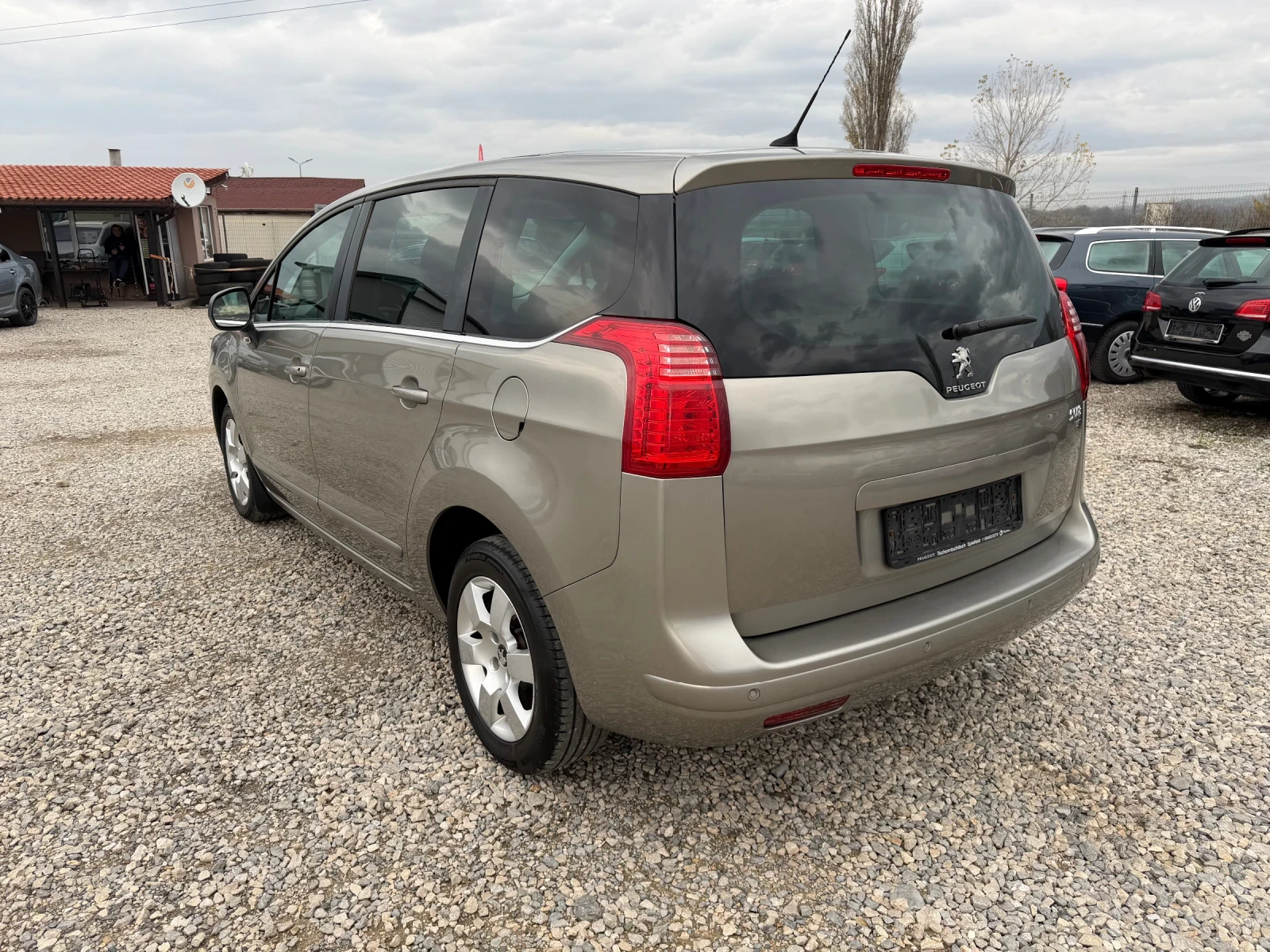 Peugeot 5008 1.6HDI-115PS-АВТОМАТ-НАВИ, снимка 7 - Автомобили и джипове - 54625434