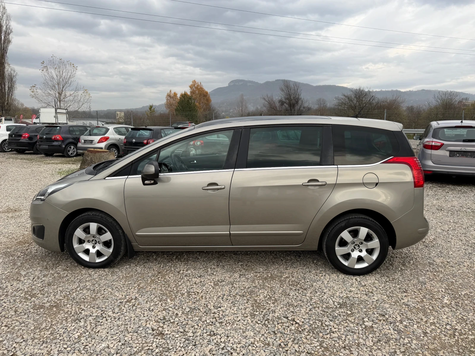 Peugeot 5008 1.6HDI-115PS-АВТОМАТ-НАВИ, снимка 8 - Автомобили и джипове - 54625434
