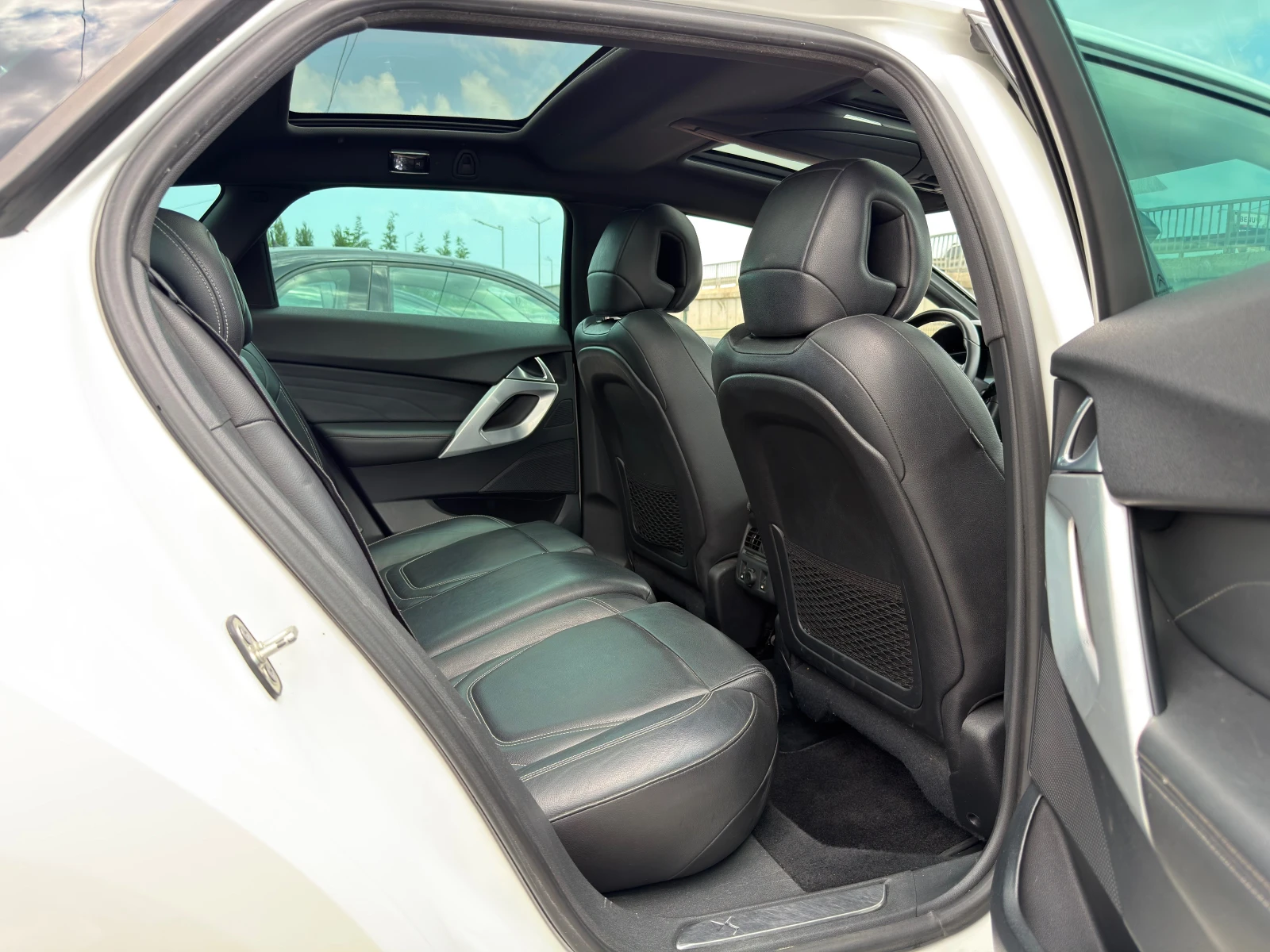 Citroen DS5 2.0HDI-ПАНОРАМА-АВТОМАТ-НАВИГАЦИЯ-КАМЕРА-КОЖА* , снимка 10 - Автомобили и джипове - 55067875