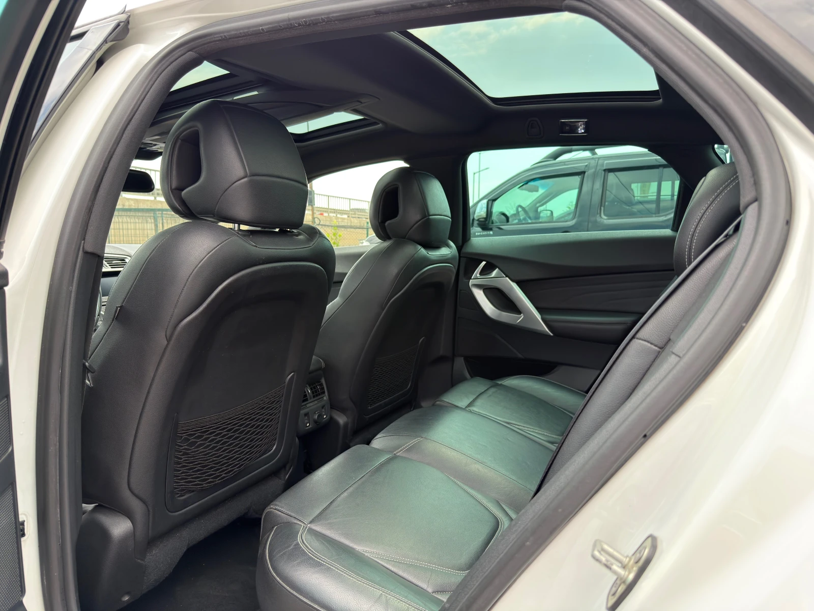 Citroen DS5 2.0HDI-ПАНОРАМА-АВТОМАТ-НАВИГАЦИЯ-КАМЕРА-КОЖА* , снимка 11 - Автомобили и джипове - 55067875