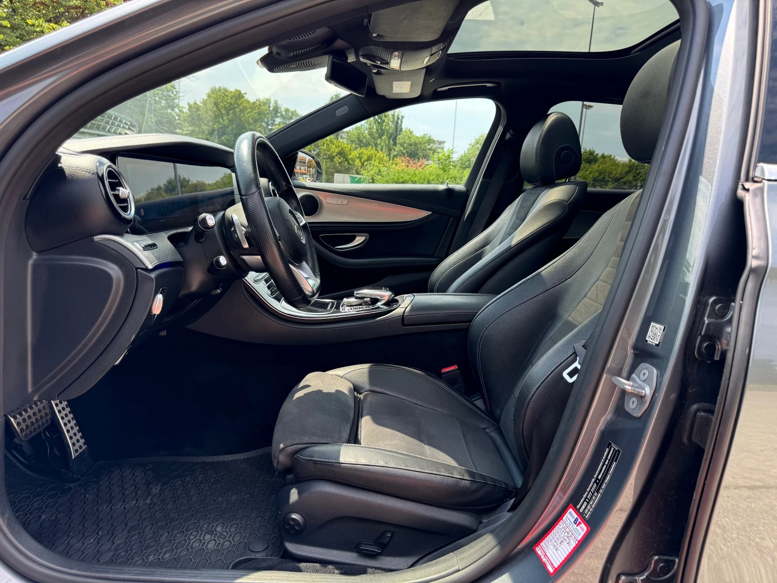 Mercedes-Benz E 220 * AMG* PANORAMA* HEAD UP* ПОДГРЕВ* , снимка 8 - Автомобили и джипове - 55138011