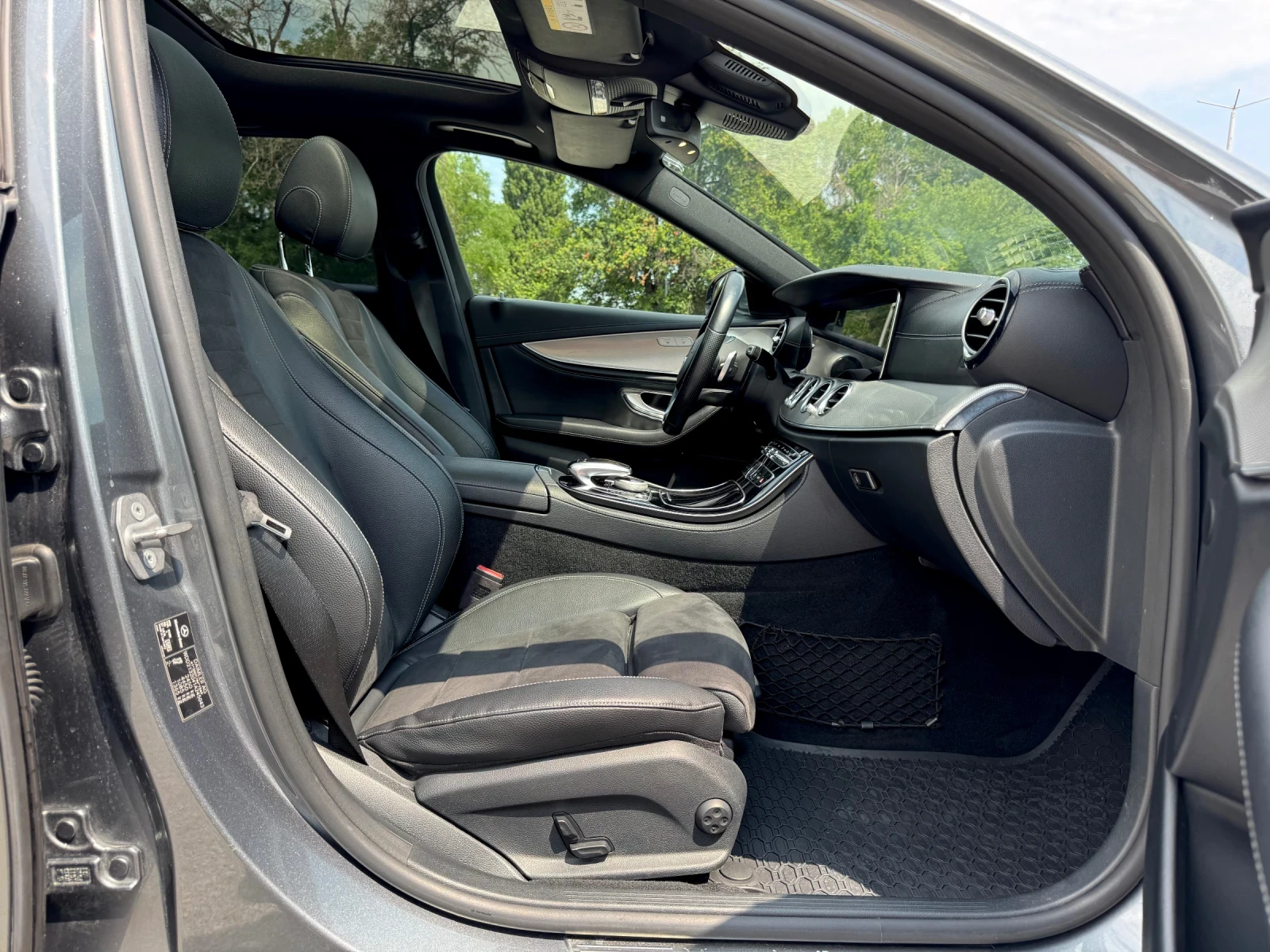 Mercedes-Benz E 220 * AMG* PANORAMA* HEAD UP* ПОДГРЕВ* , снимка 9 - Автомобили и джипове - 55138011