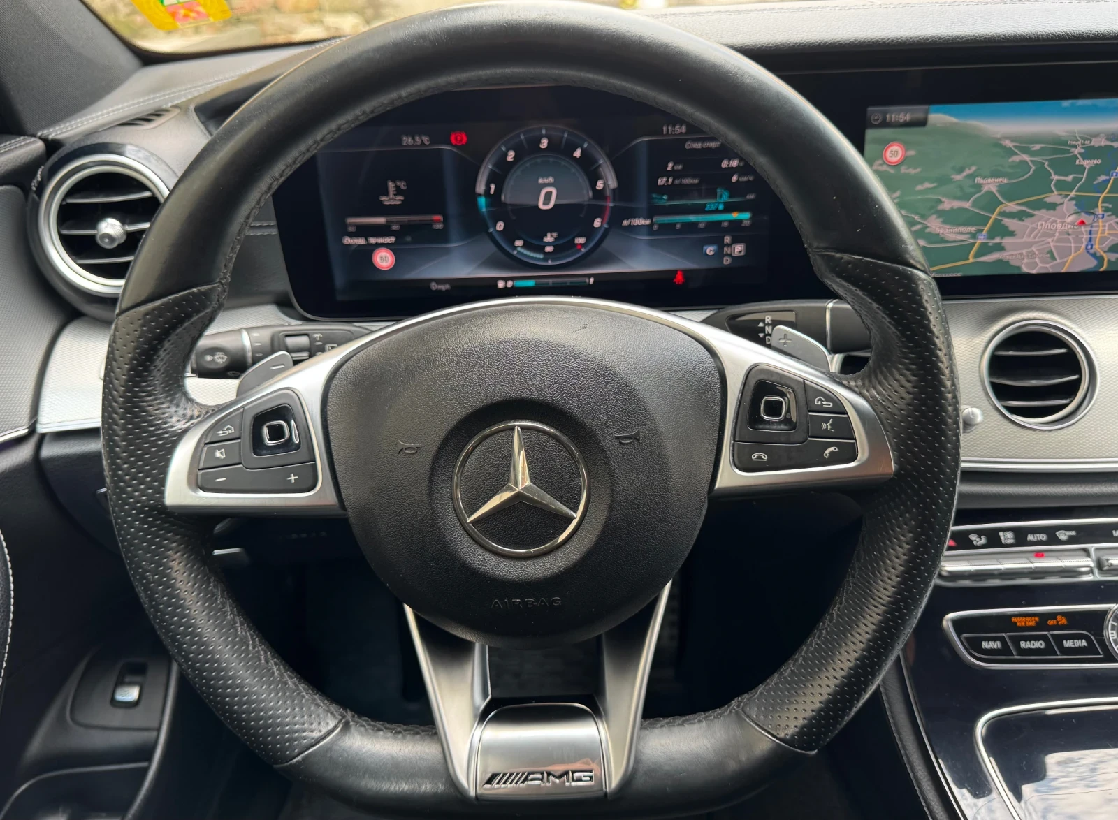 Mercedes-Benz E 220 * AMG* PANORAMA* HEAD UP* ПОДГРЕВ* , снимка 15 - Автомобили и джипове - 55138011