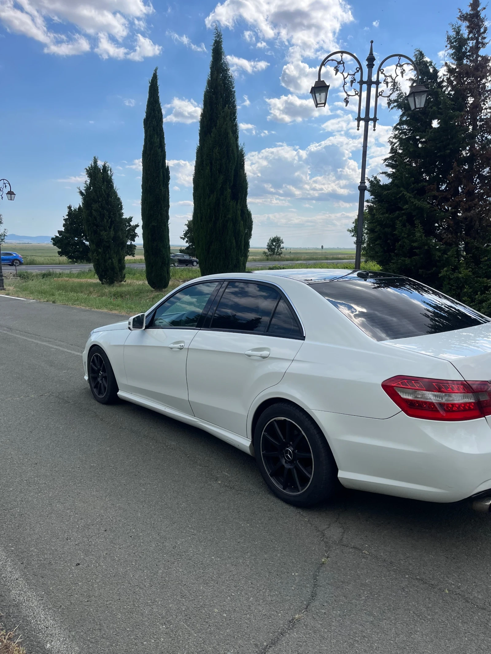 Mercedes-Benz E 220, снимка 4 - Автомобили и джипове - 55289873