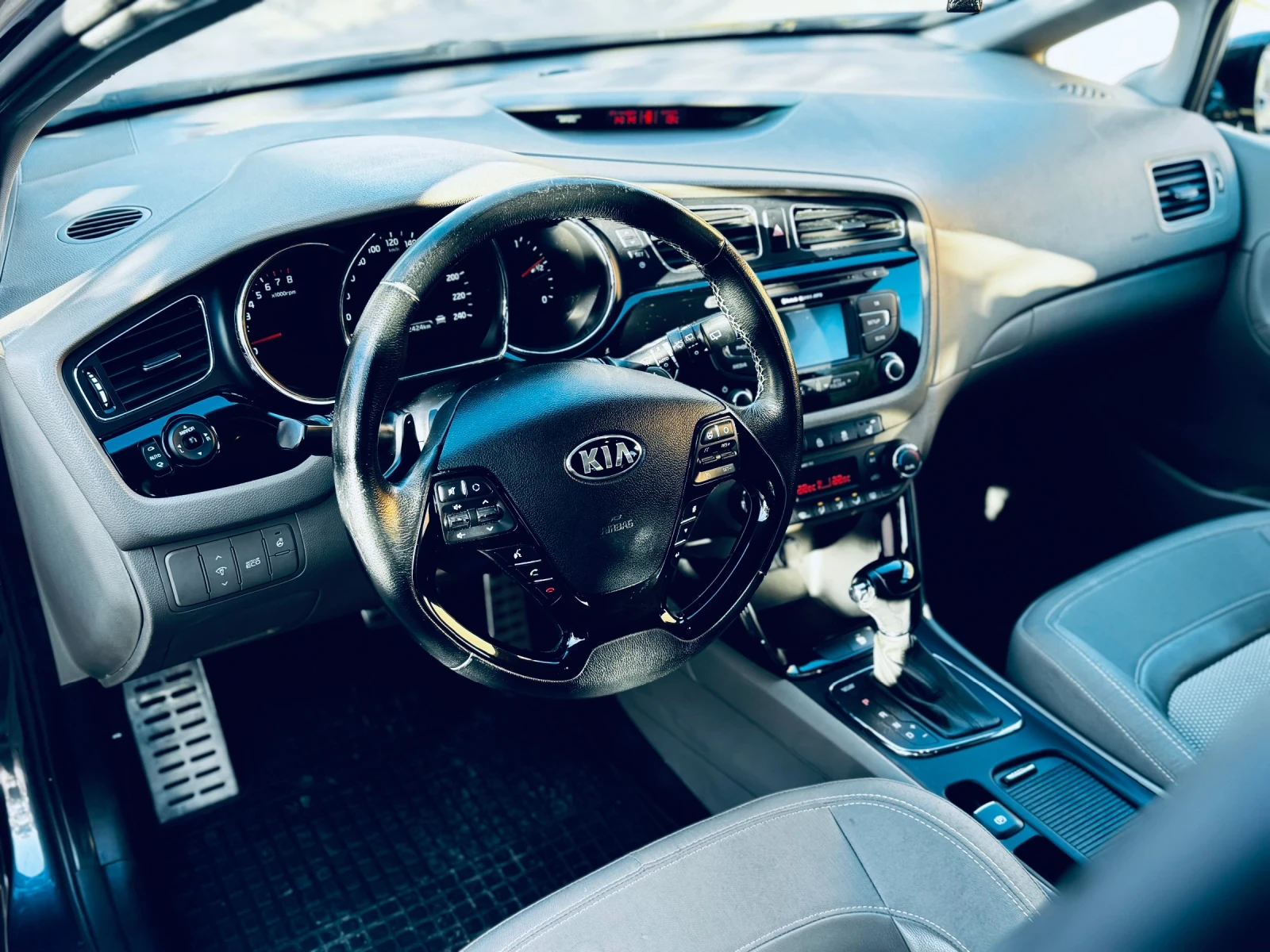 Kia Ceed 1.6 GDI, снимка 6 - Автомобили и джипове - 55317280