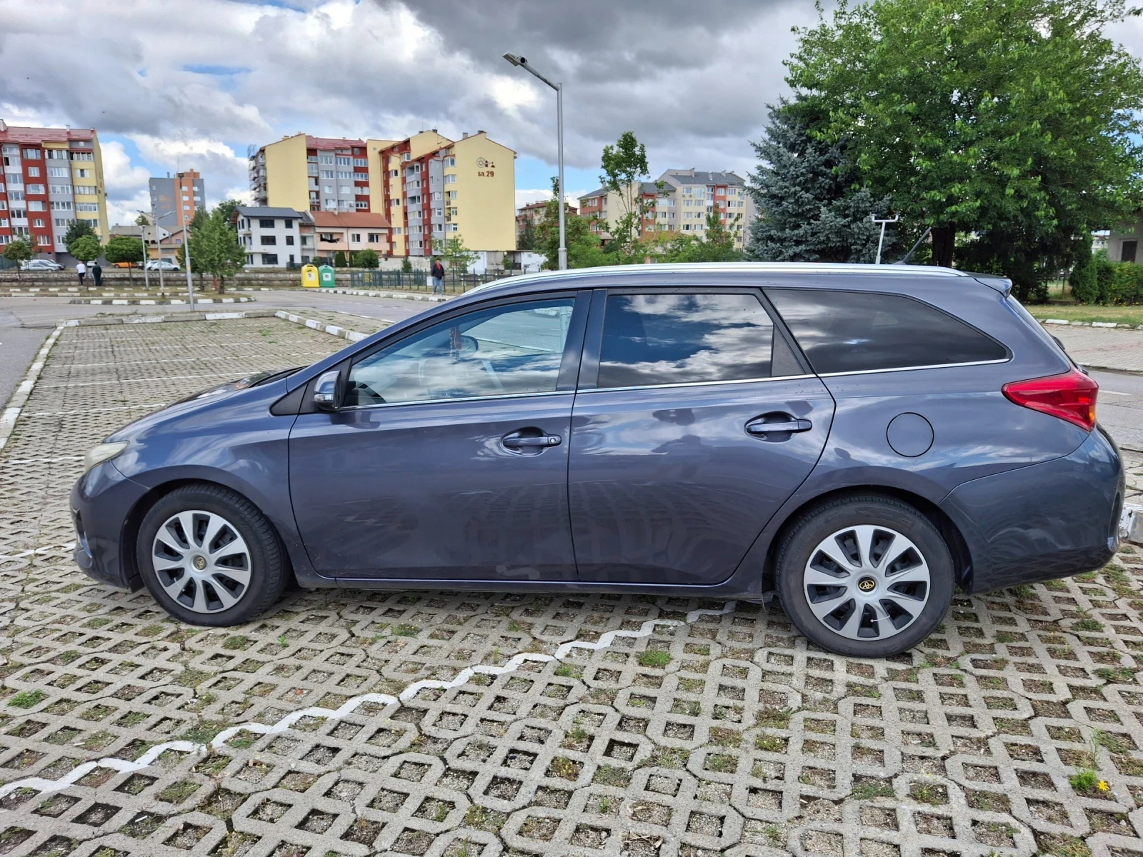 Toyota Auris, снимка 12 - Автомобили и джипове - 55412568